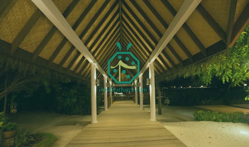 Thảm dệt bằng tre nhân tạo để trang trí tường và trần nhà Tiki trong công viên
