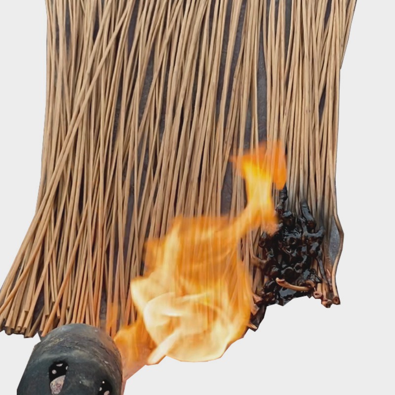 Kiểm tra khả năng chống cháy cho mái tranh sậy nhân tạo từ nhà sản xuất Trung Quốc