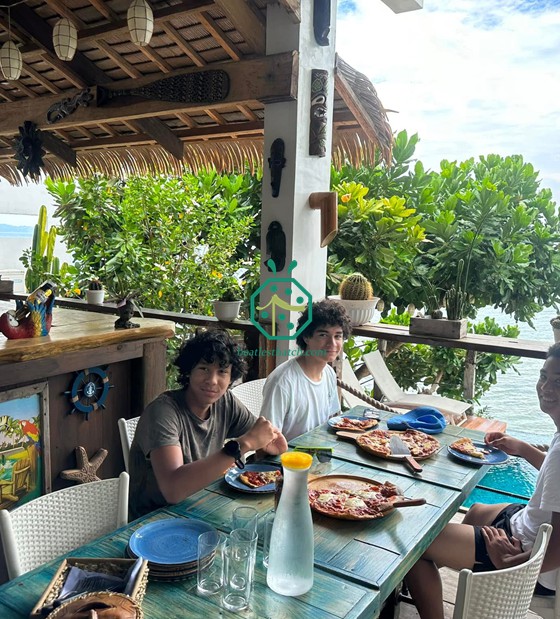 Mái lá cây cọ giả cho Puerto Galera ở đảo Mindoro